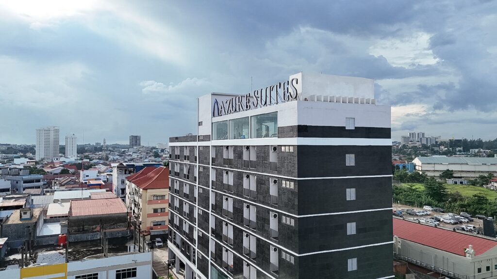 zure Suites adalah kompleks apartemen menengah dan investasi properti eksklusif yang berlokasi di kawasan strategis Simpang Jam / Baloi, Batam