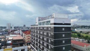 zure Suites adalah kompleks apartemen menengah dan investasi properti eksklusif yang berlokasi di kawasan strategis Simpang Jam / Baloi, Batam